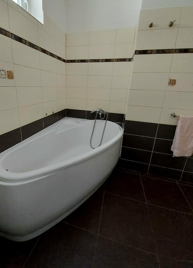 Klostrmanka - Decin, Letna Apartment ภายนอก รูปภาพ